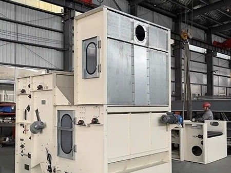200kg/H - 600kg/H Carding Machine 2350mm Vibrating Hopper Feeder